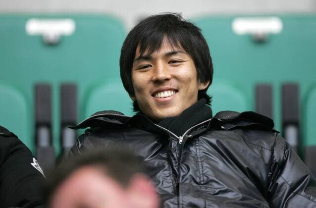 Makoto Hasebe (Wolfsburg) gut gelaunt Fußball 1. BL Herren Saison 2007 2008, VfL Wolfsburg Einzelbild Wolfsburg Freude, Fußball 1. BL Herren Saison 2007 2008, VfL Wolfsburg Einzelbild Wolfsburg Freude,