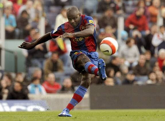 Lilian Thuram (FC Barcelona) am Ball -  (pan25006) Fußball Herren Primera Division 2007 2008, 1. Spanische Liga, FC Barcelona, Barca Einzelbild Barcelona Fußball Herren Primera Division 2007 2008, 1. Spanische Liga, FC Barcelona, Barca Einzelbild Barcelona