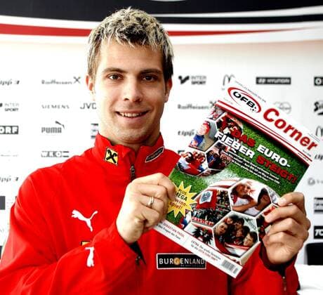 Andreas Ivanschitz (Österreich) präsentiert Corner, das offizielle Magazin des ÖFB -  Fußball Herren Nationalmannschaft 2008, Pressekonferenz, Pressetermin Einzelbild Wien Fußball Herren Nationalmannschaft 2008, Pressekonferenz, Pressetermin Einzelbild Wien