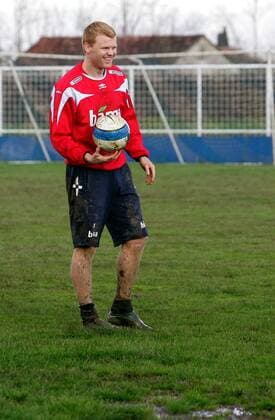 John Arne Riise (Norwegen) mit Ball -  Fußball Herren Nationalteam 2008, Training Einzelbild Golubovci Fußball Herren Nationalteam 2008, Training Einzelbild Golubovci