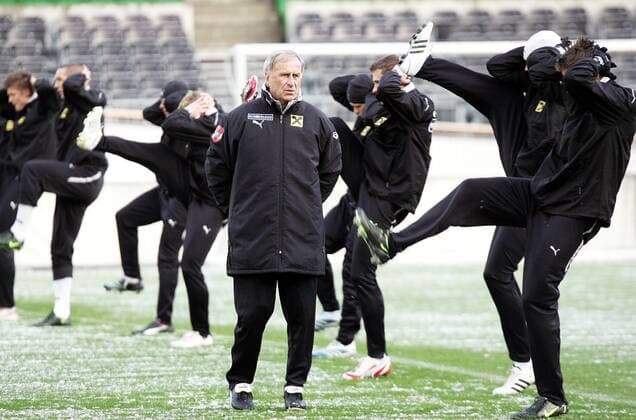 Nationaltrainer Josef Hickersberger (Österreich) -  Fußball Herren Nationalmannschaft 2008, Training Einzelbild Wien Fußball Herren Nationalmannschaft 2008, Training Einzelbild Wien