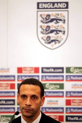 Rio Ferdinand (England) während der Pressekonferenz - EDITORIAL USE ONLY. No use with unauthorised audio, video, data, fixture lists, club league logos or live services. Online in-match use limited to 120 images, no video emulation. No use in betting, games or single club league player publications. Fußball Herren Nationalteam 2008, Pressekonferenz, Pressetermin Einzelbild London Fußball Herren Nationalteam 2008, Pressekonferenz, Pressetermin Einzelbild London