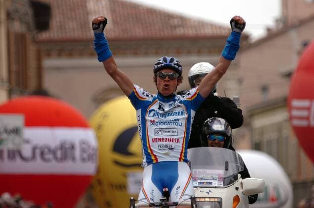 Niklas Axelsson (Schweden Selle Italia Diquigiovanni) gewinnt die 2. Etappe der Settimana Internazionale di Coppi e Bartali 2008 -  Radsport Herren Settimana Internazionale Di Coppi E Bartali 2008, Straßenradsport, Straße, Rad Einzelbild 2. Etappe: Castel San Pietro - Faenza Freude, Begeisterung, Radsport Herren Settimana Internazionale Di Coppi E Bartali 2008, Straßenradsport, Straße, Rad Einzelbild 2. Etappe: Castel San Pietro - Faenza Freude, Begeisterung,