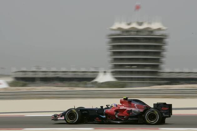 Sebastian Vettel (Deutschland Toro Rosso) in seinem Boliden Motorsport Grand Prix Herren Großer Preis von Bahrain 2008, Formel 1 Weltmeisterschaft, F1, F, GP, WM Einzelbild Bahrain International Circuit Manama, Sakhir Dynamik, Motorsport Grand Prix Herren Großer Preis von Bahrain 2008, Formel 1 Weltmeisterschaft, F1, F, GP, WM Einzelbild Bahrain International Circuit Manama, Sakhir Dynamik,