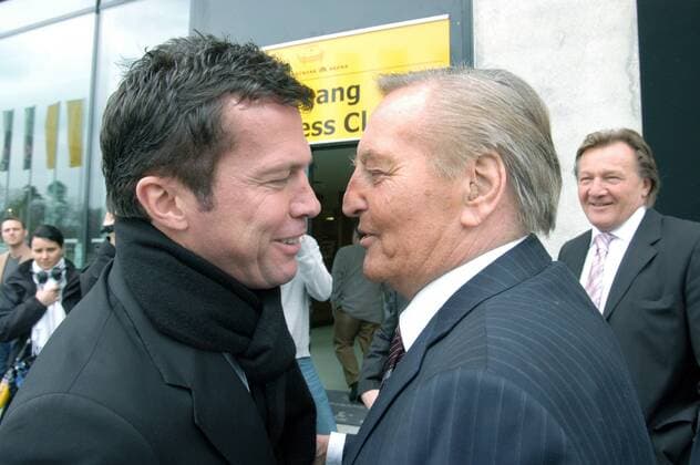 DFB Ehrenpräsident Gerhard Mayer Vorfelder (re.) und Lothar Matthäus (beide Deutschland) anlässlich der Gründung des Clubs der Nationalspieler zum 100 jährigen Landerspieljubiläum Fußball Herren Nationalmannschaft 2008, Club der Nationalspieler Gruppe Frankfurt M. Fußball Herren Nationalmannschaft 2008, Club der Nationalspieler Gruppe Frankfurt M.