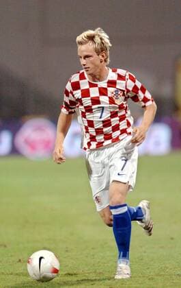 Ivan Rakitic (Kroatien) am Ball -  Fußball Länderspiel Herren EM Qualifikation 2007, Nationalteam, Nationaltrikot Einzelbild Zagreb Dynamik, Fußball Länderspiel Herren EM Qualifikation 2007, Nationalteam, Nationaltrikot Einzelbild Zagreb Dynamik,