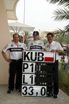 Robert Kubica (Polen) zwischen Technikdirektor Willy Rampf (li.) und Motorsportdirektor Dr. Mario Theissen (beide Deutschland alle BMW Sauber) Motorsport Grand Prix Herren Großer Preis von Bahrain 2008, Formel 1 Weltmeisterschaft, F1, F, GP, WM Einzelbild premiumd Manama Sakhir Freude, Motorsport Grand Prix Herren Großer Preis von Bahrain 2008, Formel 1 Weltmeisterschaft, F1, F, GP, WM Einzelbild premiumd Manama Sakhir Freude,
