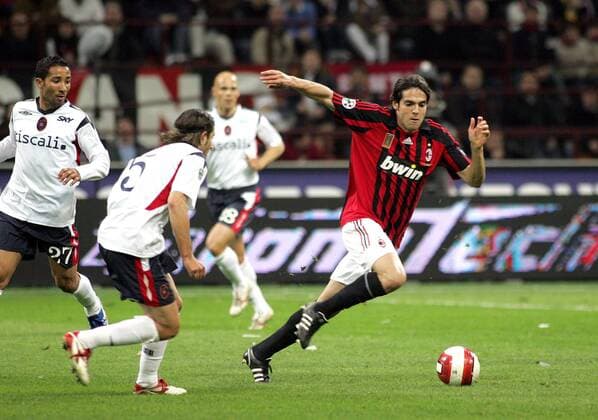 Kaka (AC Mailand, re.) im Duell - Fußball Herren Serie A 2007 2008, 1. Italienische Liga, AC Mailand, Milan - US Cagliari Calcio 3:1 Gruppe Mailand Dynamik, Fußball Herren Serie A 2007 2008, 1. Italienische Liga, AC Mailand, Milan - US Cagliari Calcio 3:1 Gruppe Mailand Dynamik,