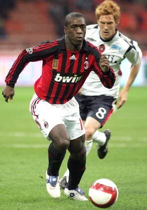Clarence Seedorf (AC Mailand, li.) am Ball - Fußball Herren Serie A 2007 2008, 1. Italienische Liga, AC Mailand, Milan - US Cagliari Calcio 3:1 Gruppe Mailand Dynamik, Fußball Herren Serie A 2007 2008, 1. Italienische Liga, AC Mailand, Milan - US Cagliari Calcio 3:1 Gruppe Mailand Dynamik,
