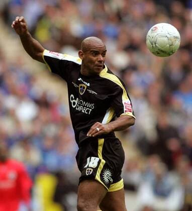 Trevor Sinclair (Cardiff) am Ball - EDITORIAL USE ONLY. No use with unauthorised audio, video, data, fixture lists, club league logos or live services. Online in-match use limited to 120 images, no video emulation. No use in betting, games or single club league player publications. Fußball Herren FA Cup 2007 2008, Englischer Pokal, Pokalspiel, Halbfinale, Cardiff City, Wales Einzelbild London Dynamik, Fußball Herren FA Cup 2007 2008, Englischer Pokal, Pokalspiel, Halbfinale, Cardiff City, Wales Einzelbild London Dynamik,