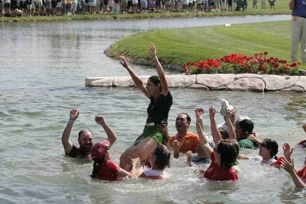 Lorena Ochoa (Mexiko, Mitte) nimmt nach ihrem Sieg bei der Kraft Nabisco Golf Championship 2008 traditionell ein Bad im Teich - (Icon47915812) Golf Damen Kraft Nabisco Golf Championship 2008, LPGA Tour, Totale Rancho Mirage Freude, Golf Damen Kraft Nabisco Golf Championship 2008, LPGA Tour, Totale Rancho Mirage Freude, EDITORIAL USE ONLY