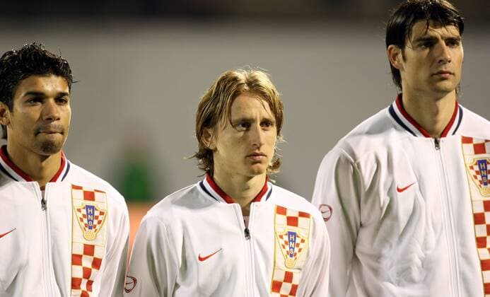 Nationalhymne Kroatien, v.li.: Eduardo da Silva, Luka Modric und Vedran Corluka -  Fußball Länderspiel Herren EM Qualifikation 2007, Nationalteam, Gruppe Zagreb Fußball Länderspiel Herren EM Qualifikation 2007, Nationalteam, Gruppe Zagreb