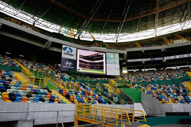 Fußball, Stadiongeschichte Sporting Lissabon Anzeigetafel im Estadio Jose Alvalade, Heimspielstätte von Sporting Lissabon -  Fußball Herren SuperLiga 2007 2008, 1. Portugiesische Liga Totale Lissabon Fußball Herren SuperLiga 2007 2008, 1. Portugiesische Liga Totale Lissabon