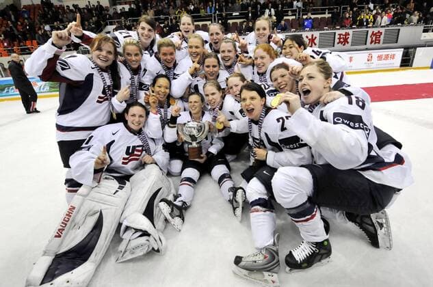 Die USA sind Eishockey Weltmeister 2008 - Eishockey WM Damen WM 2008, Nationalteam, Nationaltrikot, Finale, Endspiel Totale premiumd, Aufmacher Harbin Freude, Eishockey WM Damen WM 2008, Nationalteam, Nationaltrikot, Finale, Endspiel Totale premiumd, Aufmacher Harbin Freude,