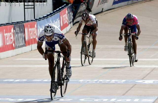 Tom Boonen (Belgien Quick Step) gewinnt Paris Roubaix 2008 -  Radsport Herren Paris Roubaix 2008, Straßenradsport, Straße, Rad Gruppe Roubaix Dynamik, Radsport Herren Paris Roubaix 2008, Straßenradsport, Straße, Rad Gruppe Roubaix Dynamik,