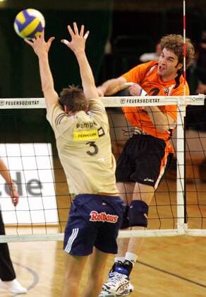 Aleksandar Spirovski (SCC Berlin, re.) im Zweikampf Volleyball 1. BL Herren Saison 2007 2008, Playoffs, Playoff, Play Offs, Off, SC Charlottenburg - VfB Friedrichshafen 0:3 Gruppe Berlin Dynamik, Volleyball 1. BL Herren Saison 2007 2008, Playoffs, Playoff, Play Offs, Off, SC Charlottenburg - VfB Friedrichshafen 0:3 Gruppe Berlin Dynamik,