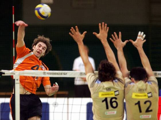 Aleksandar Spirovski (SCC Berlin, li.) im Zweikampf Volleyball 1. BL Herren Saison 2007 2008, Playoffs, Playoff, Play Offs, Off, SC Charlottenburg - VfB Friedrichshafen 0:3 Gruppe Berlin Dynamik, Volleyball 1. BL Herren Saison 2007 2008, Playoffs, Playoff, Play Offs, Off, SC Charlottenburg - VfB Friedrichshafen 0:3 Gruppe Berlin Dynamik,