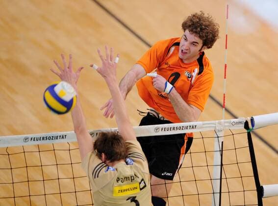 Aleksandar Spirovski (SCC Berlin, re.) gegen Christian Pampel (Friedrichshafen) Volleyball 1. BL Herren Saison 2007 2008, Playoffs, Playoff, Play Offs, Off, SC Charlottenburg - VfB Friedrichshafen 0:3 Gruppe premiumd Berlin Dynamik, Volleyball 1. BL Herren Saison 2007 2008, Playoffs, Playoff, Play Offs, Off, SC Charlottenburg - VfB Friedrichshafen 0:3 Gruppe premiumd Berlin Dynamik,