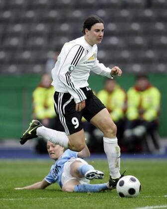 Birgit Prinz (FFC Frankfurt, vorn) im Duell Fußball Damen DFB Pokal 2007 2008, Pokalspiel, Finale, Pokalfinale, Frauen, Frauenfußball Gruppe Berlin Dynamik, Fußball Damen DFB Pokal 2007 2008, Pokalspiel, Finale, Pokalfinale, Frauen, Frauenfußball Gruppe Berlin Dynamik,