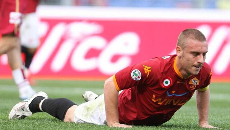 Daniele de Rossi (AS Rom) enttäuscht am Boden -  Fußball Herren Serie A 2007 2008, 1. Italienische Liga, AS Rom, Roma Einzelbild Rom Enttäuschung, Fußball Herren Serie A 2007 2008, 1. Italienische Liga, AS Rom, Roma Einzelbild Rom Enttäuschung,