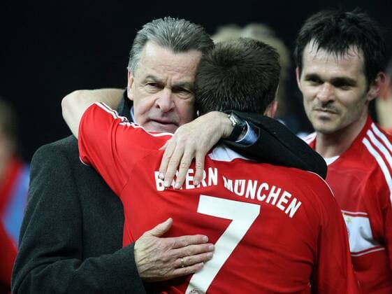 Trainer Ottmar Hitzfeld (li.) und Franck Ribery feiern den Pokalerfolg 2008, dahinter Willy Sagnol (alle Bayern) Fußball Herren DFB Pokal 2007 2008, Pokalspiel, Finale, Pokalfinale, FC Bayern München Gruppe Berlin Freude, Fußball Herren DFB Pokal 2007 2008, Pokalspiel, Finale, Pokalfinale, FC Bayern München Gruppe Berlin Freude,