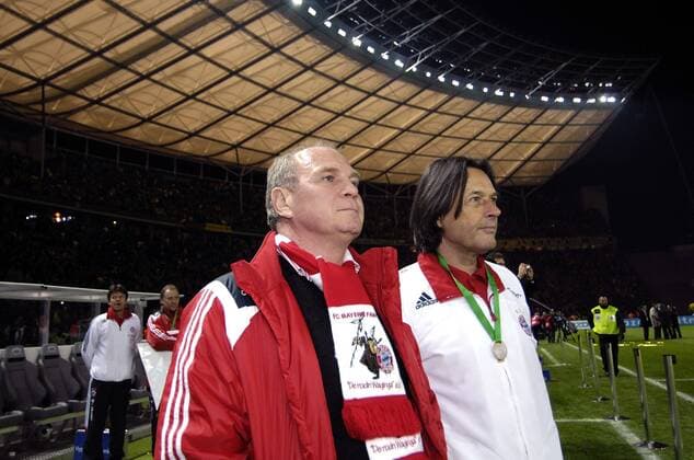 Fußball, DFB-Pokalfinale 2007 2008, Borussia Dortmund - FC Bayern München Manager Uli Hoeneß (li.) und Mannschaftsarzt Dr. Hans Wilhelm Müller Wohlfahrt (beide Bayern) genießen still den Pokalsieg 2008 Fußball Herren DFB Pokal 2007 2008, Pokalspiel, Finale, Pokalfinale, FC Bayern München Gruppe Berlin Nachdenklichkeit, Fußball Herren DFB Pokal 2007 2008, Pokalspiel, Finale, Pokalfinale, FC Bayern München Gruppe Berlin Nachdenklichkeit,