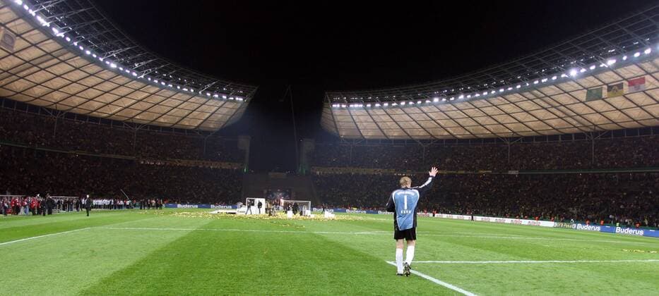 Fußball, DFB-Pokalfinale 2007 2008, Borussia Dortmund - FC Bayern München Torwart Oliver Kahn (Bayern) im Berliner Olympiastadion anlässlich des errungenen Pokalsieges 2008 Fußball Herren DFB Pokal 2007 2008, Pokalspiel, Finale, Pokalfinale, FC Bayern München Totale Berlin Freude, Fußball Herren DFB Pokal 2007 2008, Pokalspiel, Finale, Pokalfinale, FC Bayern München Totale Berlin Freude,