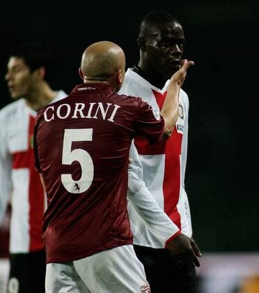 Mario Balotelli (Inter Mailand, re.) wird von Eugenio Corini (FC Turin) getröstet -  Fußball Herren Serie A 2007 2008, 1. Italienische Liga, Torino FC - FC Internazionale Mailand 1:1, Inter Gruppe Turin Kameradschaft, Fußball Herren Serie A 2007 2008, 1. Italienische Liga, Torino FC - FC Internazionale Mailand 1:1, Inter Gruppe Turin Kameradschaft,