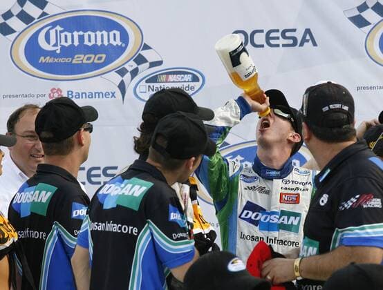 Kyle Busch (USA Toyota, 2.v.re.) gewinnt die Corona Mexico 200 - (Icon28520689) Motorsport Herren Corona Mexico 200 presented by Banamex Nascar Nationwide Series 2008, US Rennserie, Autorennen Gruppe Mexico City Motorsport Herren Corona Mexico 200 presented by Banamex Nascar Nationwide Series 2008, US Rennserie, Autorennen Gruppe Mexico City EDITORIAL USE ONLY