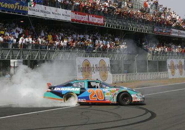 Kyle Busch (USA Toyota) gewinnt die Corona Mexico 200 - (Icon28520700) Motorsport Herren Corona Mexico 200 presented by Banamex Nascar Nationwide Series 2008, US Rennserie, Autorennen Einzelbild Mexico City Motorsport Herren Corona Mexico 200 presented by Banamex Nascar Nationwide Series 2008, US Rennserie, Autorennen Einzelbild Mexico City EDITORIAL USE ONLY