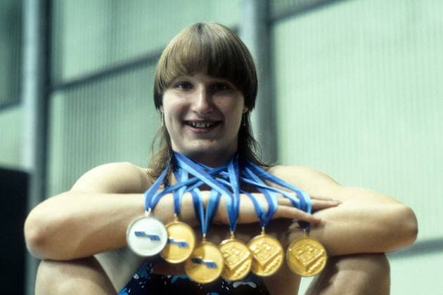 Ute Geweniger (DDR) mit ihrer Medaillensammlung der EM 1981 Schwimmen EM Damen EM 1981 Einzelbild Aufnahmedatum geschätzt Split Freude, Schwimmen EM Damen EM 1981 Einzelbild Aufnahmedatum geschätzt Split Freude,
