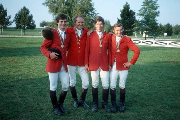 Mannschafts Europameister 1981 BR Deutschland, v.li.: Norbert Koof, Gerd Wiltfang, Paul Schockemöhle und Peter Luther Pferdesport EM Herren EM 1981, Reiten, Reitsport, Springreiten, Springen, Teamwertung, Teamwettbewerb Gruppe Aufnahmedatum geschätzt München Freude, Pferdesport EM Herren EM 1981, Reiten, Reitsport, Springreiten, Springen, Teamwertung, Teamwettbewerb Gruppe Aufnahmedatum geschätzt München Freude,