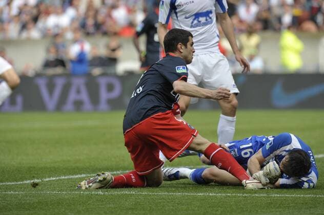 Pauleta (Paris St. Germain) gegen Torwart Remy Riou (Auxerre) -  Fußball Herren Ligue 1 2007 2008, 1. Französische Liga, Paris Saint Germain - AJ Auxerre 3:1, PSG Gruppe Paris Dynamik, Fußball Herren Ligue 1 2007 2008, 1. Französische Liga, Paris Saint Germain - AJ Auxerre 3:1, PSG Gruppe Paris Dynamik,