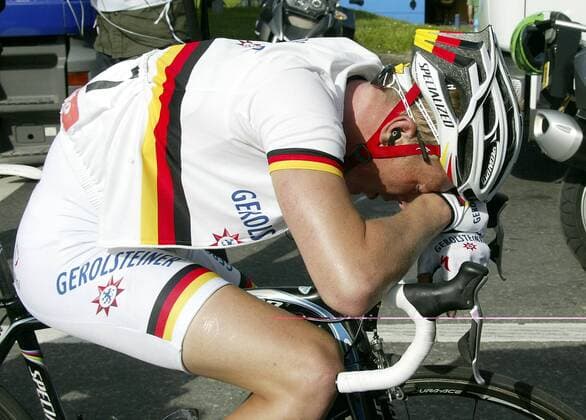 Fabian Wegmann (Deutschland Gerolsteiner) enttäuscht und erschöpft Radsport Herren Lüttich Bastogne Lüttich 2008, Straßenradsport, Straße, Rad, Einzelbild Lüttich Enttäuschung, Erschöpfung, Radsport Herren Lüttich Bastogne Lüttich 2008, Straßenradsport, Straße, Rad, Einzelbild Lüttich Enttäuschung, Erschöpfung,