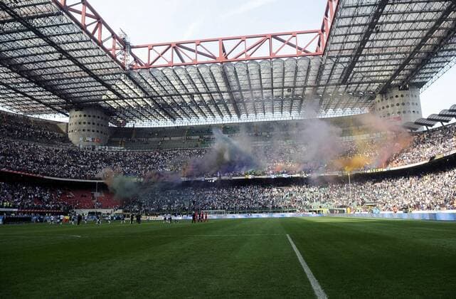 Rauchschwaden im Giuseppe Meazza Stadion, Heimspielstätte von Inter Mailand -  Fußball Herren Serie A 2007 2008, 1. Italienische Liga, FC Internazionale Mailand Totale San Siro Mailand Fußball Herren Serie A 2007 2008, 1. Italienische Liga, FC Internazionale Mailand Totale San Siro Mailand