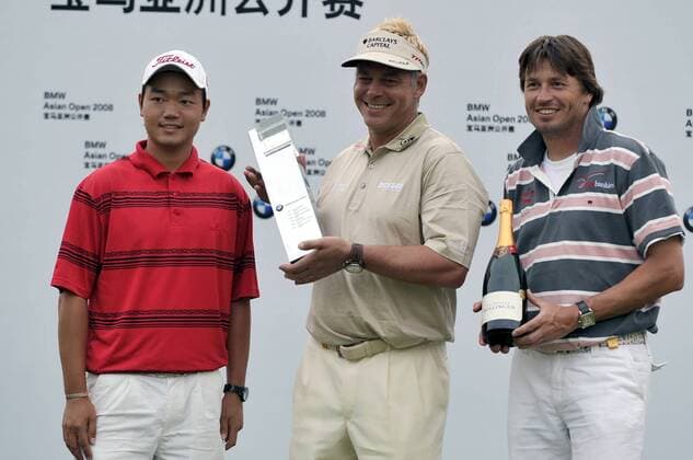 Siegerehrung BMW Asian Open 2008, v.li.: Hu Mu (China), Darren Clarke (Nordirland), Robert Jan Derksen (Niederlande) -  (IMC2008042711730) Golf Herren BMW Asian Open 2008, European PGA Tour Gruppe Shanghai Golf Herren BMW Asian Open 2008, European PGA Tour Gruppe Shanghai