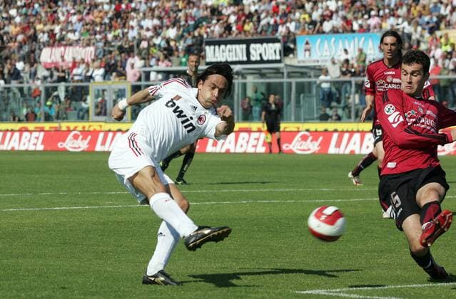Filippo Inzaghi (AC Mailand, li.) gegen Dario Knezevic (Livorno) - Fußball Herren Serie A 2007 2008, 1. Italienische Liga, AS Livorno - AC Mailand 1:4, Milan Gruppe Livorno Dynamik, Fußball Herren Serie A 2007 2008, 1. Italienische Liga, AS Livorno - AC Mailand 1:4, Milan Gruppe Livorno Dynamik,