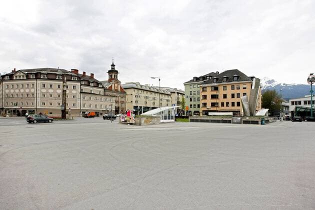 Marktplatz in Innsbruck - Public Viewing Platz während der Euro 2008 -  Fußball EM Herren Vorschau Euro 2008, Austragungsort, Stadt, City, Stadtbild, Haus, Totale Innsbruck Fußball EM Herren Vorschau Euro 2008, Austragungsort, Stadt, City, Stadtbild, Haus, Totale Innsbruck