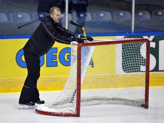 Nationaltrainer Ralph Krueger (Schweiz) -  Eishockey WM Herren WM 2008, Nationalteam, Training Einzelbild Quebec Nachdenklichkeit, Eishockey WM Herren WM 2008, Nationalteam, Training Einzelbild Quebec Nachdenklichkeit,