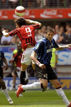 Marco Materazzi (Inter Mailand, re.) gegen Filippo Inzaghi (AC Mailand) -  Fußball Herren Serie A 2007 2008, 1. Italienische Liga, AC Mailand - FC Internazionale Mailand 2:1, Vdig Gruppe Mailand Dynamik, Fußball Herren Serie A 2007 2008, 1. Italienische Liga, AC Mailand - FC Internazionale Mailand 2:1, Vdig Gruppe Mailand Dynamik,