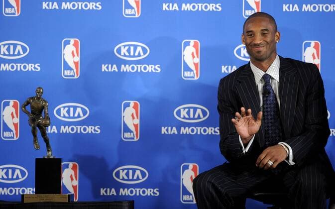 Kobe Bryant (Los Angeles Lakers) wird als wertvollster Spieler der Saison 2007 2008 ausgezeichnet - (lap2008050610) Basketball Herren NBA 2007 2008, Ehrung, Spielerehrung, MVP, most valuable player, wertvollster, Pressetermin Einzelbild Los Angeles, LA, L A Freude, Basketball Herren NBA 2007 2008, Ehrung, Spielerehrung, MVP, most valuable player, wertvollster, Pressetermin Einzelbild Los Angeles, LA, L A Freude,