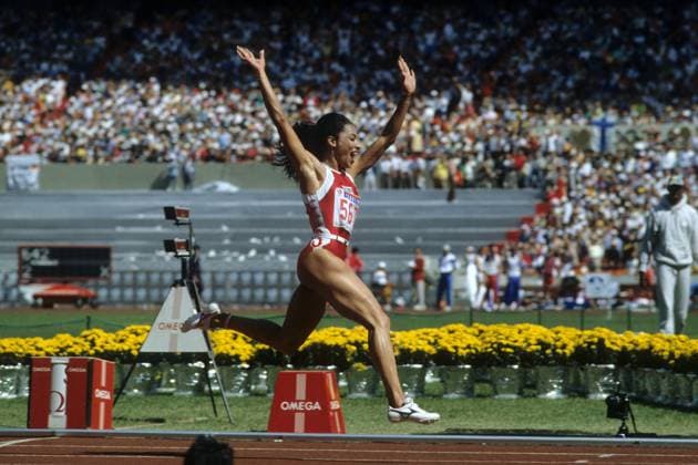 Florence Griffith-Joyner läuft 100-Meter-Laufrekord, 30. Jahrestag am 16. Juli Florence Griffith Joyner (USA) bejubelt ihren Olympiasieg über 100m Leichtathletik OS Sommer Damen Olympische Spiele 1988, Sommerspiele, Nationaltrikot, 100m, 100 m, Meter, Sprint, Kurzstrecke Einzelbild Seoul Freude, Begeisterung, Leichtathletik OS Sommer Damen Olympische Spiele 1988, Sommerspiele, Nationaltrikot, 100m, 100 m, Meter, Sprint, Kurzstrecke Einzelbild Seoul Freude, Begeisterung,