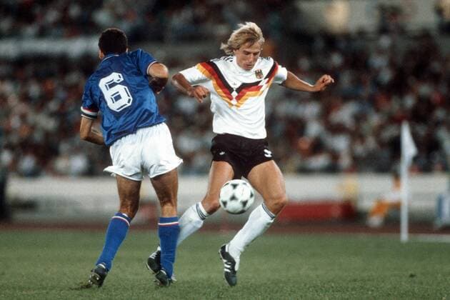 Jürgen Klinsmann (BR Deutschland, re.) im Duell Fußball OS Sommer Herren Olympische Spiele Seoul 1988, Sommerspiele, Länderspiel, Nationalteam, Gruppe Seoul Dynamik, Fußball OS Sommer Herren Olympische Spiele Seoul 1988, Sommerspiele, Länderspiel, Nationalteam, Gruppe Seoul Dynamik,