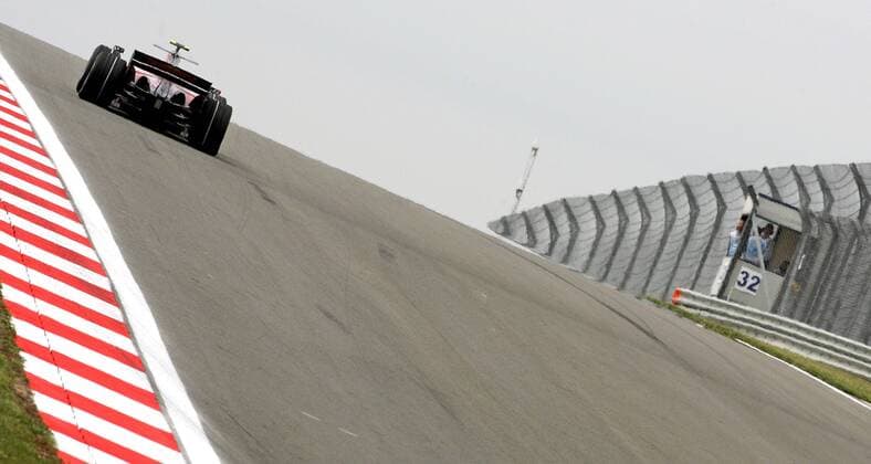 Sebastian Vettel (Deutschland Toro Rosso) in seinem Boliden -  Motorsport Grand Prix Herren Großer Preis der Türkei 2008, Formel 1 Weltmeisterschaft, F1, F, GP, WM Totale Otodrom Istanbul Motorsport Grand Prix Herren Großer Preis der Türkei 2008, Formel 1 Weltmeisterschaft, F1, F, GP, WM Totale Otodrom Istanbul