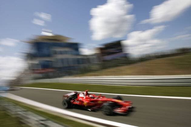 Kimi Räikkönen (Finnland Ferrari) in seinem Boliden -  Motorsport Grand Prix Herren Großer Preis der Türkei 2008, Formel 1 Weltmeisterschaft, F1, F, GP, WM, Qualifying Totale Istanbul Dynamik, Motorsport Grand Prix Herren Großer Preis der Türkei 2008, Formel 1 Weltmeisterschaft, F1, F, GP, WM, Qualifying Totale Istanbul Dynamik,
