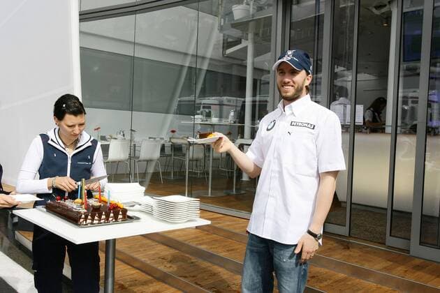 Nick Heidfeld (Deutschland BMW Sauber) feiert am Rande des GP der Türkei seinen Geburtstag Motorsport Grand Prix Herren Großer Preis von Türkei 2008, Formel 1 Weltmeisterschaft, F1, F, GP, WM Qualifying Gruppe Istanbul Motorsport Grand Prix Herren Großer Preis von Türkei 2008, Formel 1 Weltmeisterschaft, F1, F, GP, WM Qualifying Gruppe Istanbul