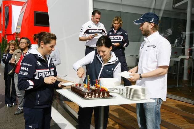 Nick Heidfeld (Deutschland BMW Sauber, re.) feiert am Rande des GP der Türkei seinen Geburtstag Motorsport Grand Prix Herren Großer Preis von Türkei 2008, Formel 1 Weltmeisterschaft, F1, F, GP, WM Qualifying Gruppe Istanbul Motorsport Grand Prix Herren Großer Preis von Türkei 2008, Formel 1 Weltmeisterschaft, F1, F, GP, WM Qualifying Gruppe Istanbul