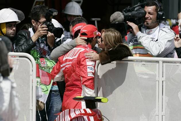Felipe Massa (Brasilien Ferrari) bekommt einen Kuss von seiner Ehefrau Anna Rafaela Bassi Motorsport Grand Prix Herren Großer Preis der Türkei 2008, Formel 1 Weltmeisterschaft, F1, F, GP, WM, Qualifying Gruppe Istanbul Freude, Motorsport Grand Prix Herren Großer Preis der Türkei 2008, Formel 1 Weltmeisterschaft, F1, F, GP, WM, Qualifying Gruppe Istanbul Freude,