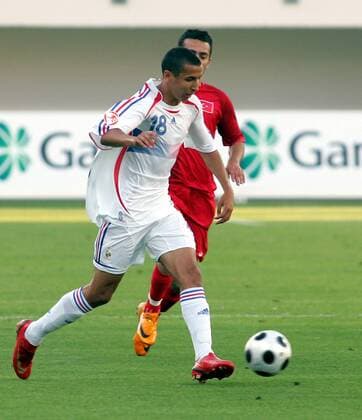 Yannis Tafer (Frankreich U17, li.) am Ball - Fußball Länderspiel Herren U 17 EM 2008, U17, Nationalteam, Nationaltrikot, Junioren, Jugend, Nachwuchs, Halbfinale Gruppe Türkei U17 - Frankreich U17 3:4 n. E. Kundu Dynamik, Fußball Länderspiel Herren U 17 EM 2008, U17, Nationalteam, Nationaltrikot, Junioren, Jugend, Nachwuchs, Halbfinale Gruppe Türkei U17 - Frankreich U17 3:4 n. E. Kundu Dynamik,