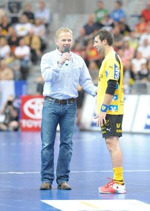 Manager Thorsten Storm verabschiedet David Szlezak (beide Rhein Neckar Löwen) Handball 1. BL Herren Saison 2007 2008, SG Kronau Östringen Gruppe Mannheim Handball 1. BL Herren Saison 2007 2008, SG Kronau Östringen Gruppe Mannheim